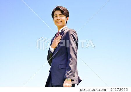 Young businessman with blue sky background 94178053