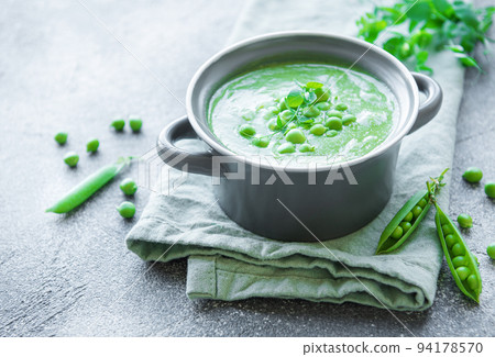 Fresh vegetable soup made of green peas 94178570