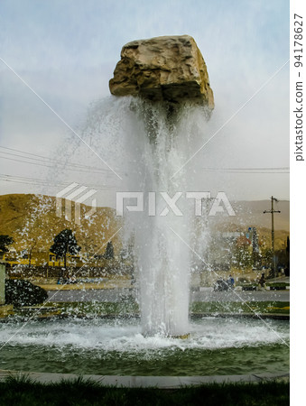 View to fountain with boulder in Shiraz, Iran 94178627