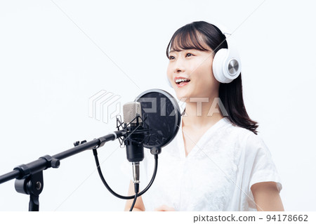 Young woman singing with white headphones 94178662