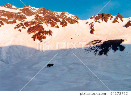北阿爾卑斯山 奧穗高岳和青燈寺的冬景 北阿爾卑斯山 奧穗高岳和青燈寺的冬景 94178732