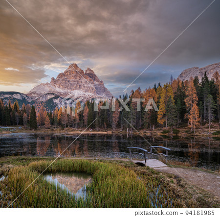 Beautiful autumn evening Lake Antorno and Three Peaks of Lavaredo, Dolomites, Italy 94181985