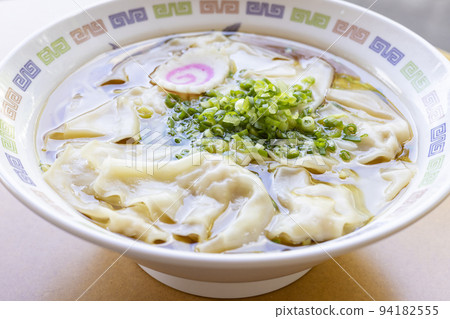 delicious wonton noodles 94182555