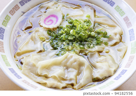 delicious wonton noodles 94182556