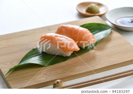 兩片三文魚握壽司 94183297