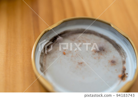 瓶子 瓶裝的 蓋子 94183743