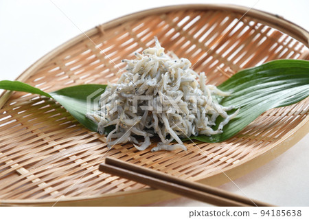Pot-fried shirasu and chopsticks in a colander Pot-fried shirasu and chopsticks in a colander 94185638
