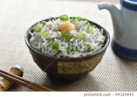 生薑銀魚飯碗筷子醬油罐 94185645