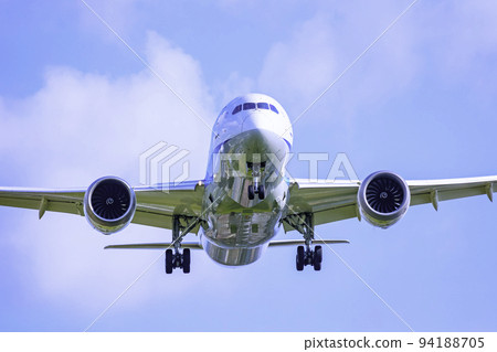 Airplane to land Boeing 787 94188705