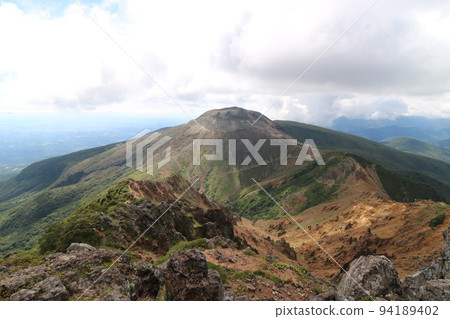 View of Mt. Chausu from the summit of Mt. Asahidake in Nasu, Tochigi Prefecture View of Mt. Chausu from the summit of Mt. Asahidake in Nasu, Tochigi Prefecture 94189402