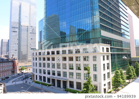 東京站丸之內出口和JP塔（舊東京中央郵局部分保留）東京中央郵局東京千代田區丸之內 94189939