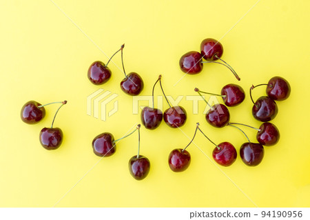ripe fresh cherry 94190956