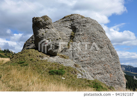 Beautiful mountain vista, sedimentary rocks in the Carpathians 94192187