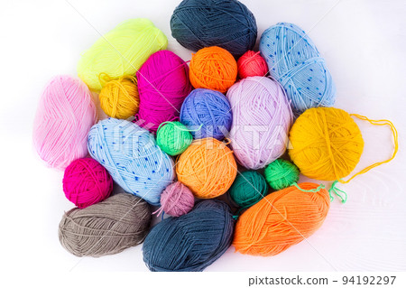 knitting needles with a ball 94192297