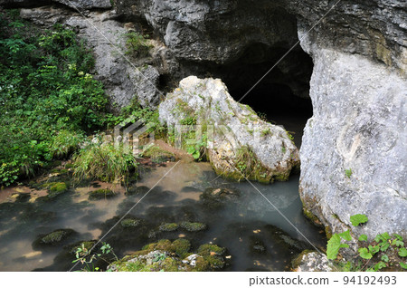 Karstic spring and underwater cave 94192493