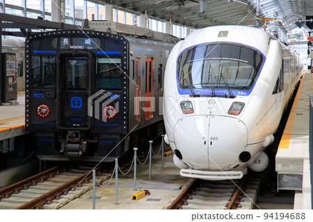 YC1 series diesel trains and 885 series limited express trains lined up at Nagasaki Station (JR Kyushu) 94194688