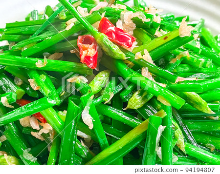 Chinese home-cooked dish, cucumber leek (Chinese stir-fried shrimp and flower chives) 94194807