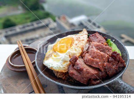 Rice with Red barbecue pork, fried egg and Steamed pak choi cabbage serve with Red sauce. Rice with Red barbecue pork, fried egg and Steamed pak choi cabbage serve with Red sauce. 94195314