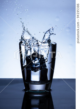 The image of pouring drinking water, into a glass, 94195386
