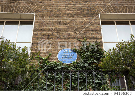 Sherlock Holmes Museum, Baker street 221b, London Sherlock Holmes Museum, Baker street 221b, London 94196303