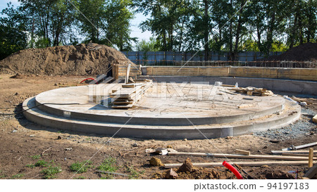 Construction of a round stage stage for performances, pouring the foundation with concrete 94197183