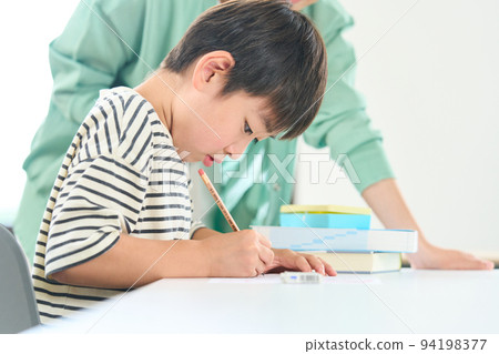 A woman who teaches studying Elementary school students studying 94198377