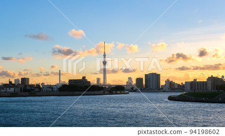 東京都葛飾區 從中川奧戶展望台看到的黃昏景色 東京都葛飾區 從中川奧戶展望台看到的黃昏景色 94198602