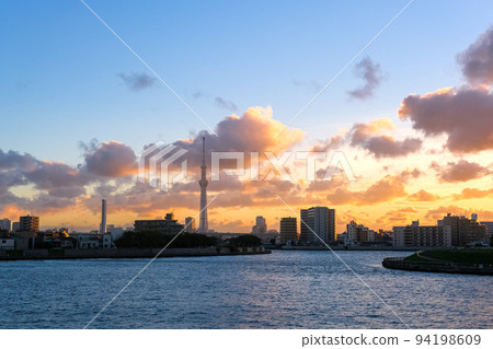 東京都葛飾區 從中川奧戶展望台看到的黃昏景色 東京都葛飾區 從中川奧戶展望台看到的黃昏景色 94198609