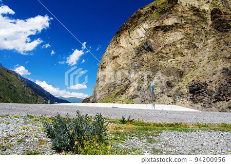High-mountain section of the highway. 94200956