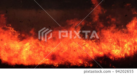 捲起黑煙和煤煙的大火 94202655