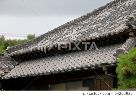 Tile roof image 94203922