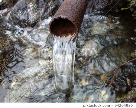 water unfit rusty tubing pipe 94204980
