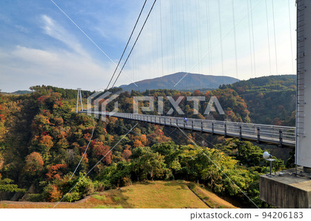 紅葉九重夢大吊橋(2021年11月大分縣九重町) 紅葉九重夢大吊橋(2021年11月大分縣九重町) 94206183