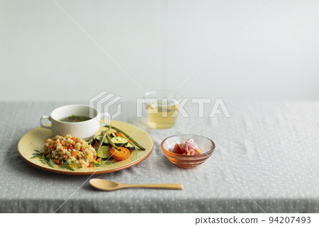 糙米一盤 94207493