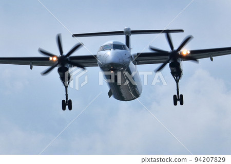 大阪國際機場 ANA 龐巴迪 DHC8-Q400 螺旋槳飛機著陸準備就緒川尻千里 94207829