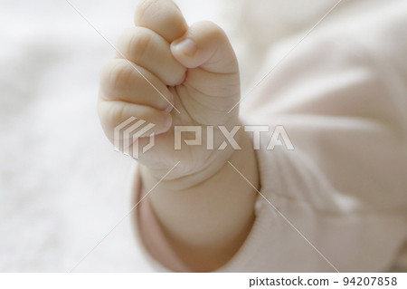 A baby's hand that makes you feel happy just by looking at it ① A baby's hand that makes you feel happy just by looking at it ① 94207858