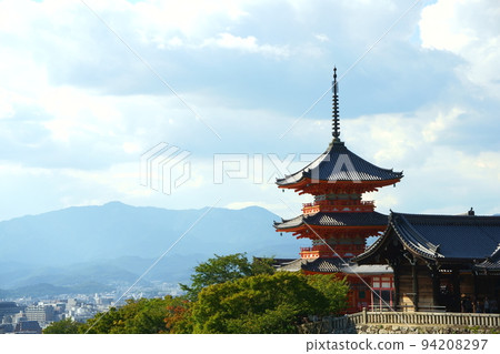 Kiyomizu-dera's towering three-storied pagoda Kiyomizu-dera's towering three-storied pagoda 94208297