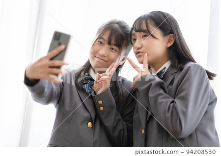 初中學生拍照 94208530