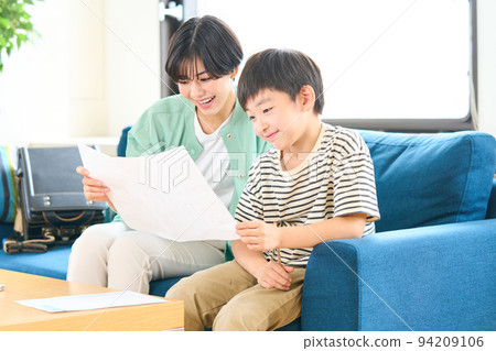 小學生考試得了100分 94209106