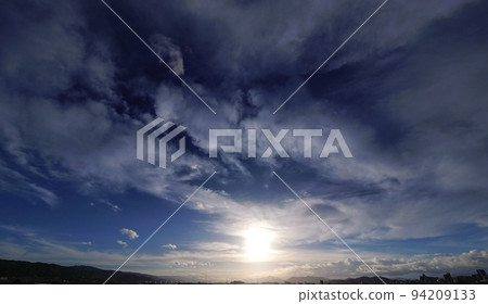 清爽的初秋晨空，各種雲朵，超廣角，以天空為主，220906am 94209133