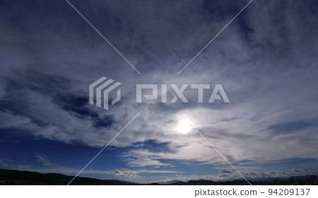 清爽的初秋晨空，各種雲朵，超廣角，以天空為主，220906am 94209137