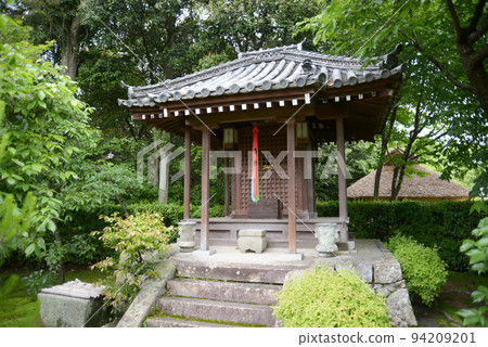 Jikoin Temple of Kanzeon Bodhisattva Yamatokoriyama City, Nara Prefecture Jikoin Temple of Kanzeon Bodhisattva Yamatokoriyama City, Nara Prefecture 94209201