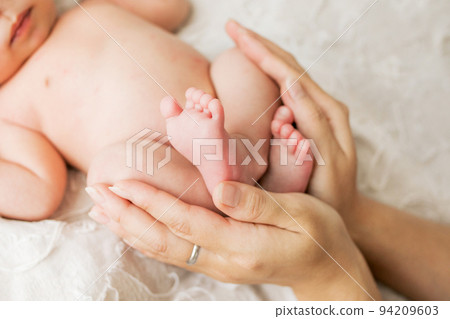 Baby and Mommy 94209603