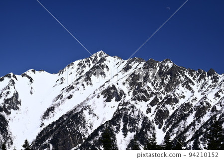 Mt. Nishihotakadake with remaining snow in spring Mt. Nishihotakadake with remaining snow in spring 94210152