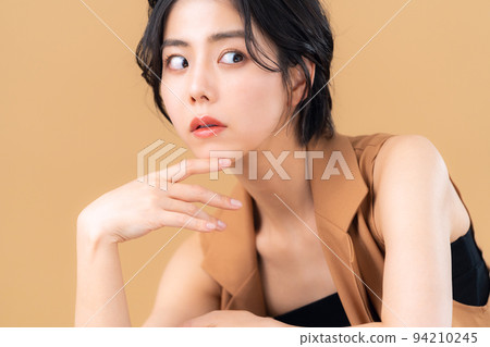 Female beauty beauty make-up skin care 94210245