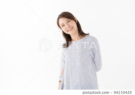 Portrait of women in their twenties 94210420