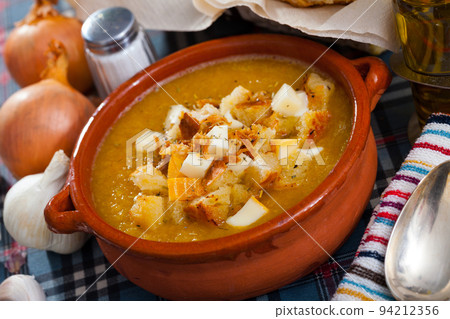 Cream soup with croutons and cheese 94212356