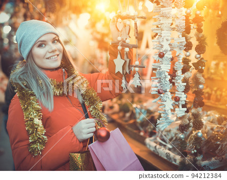 Woman shopping on Christmas market 94212384