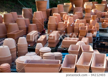 Flowerpots for sale on open market 94212403