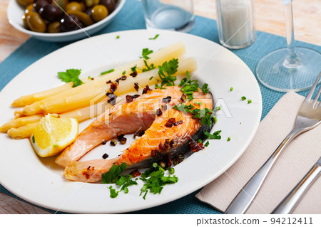 Grilled salmon steak with asparagus and lemon Grilled salmon steak with asparagus and lemon 94212411